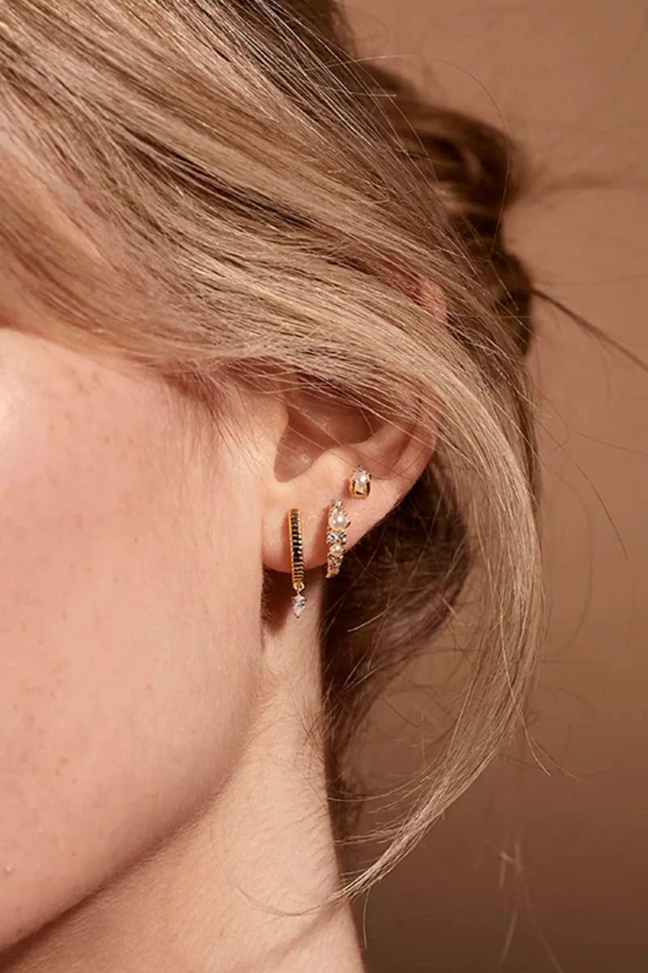 Alira Pearl Studs Gold