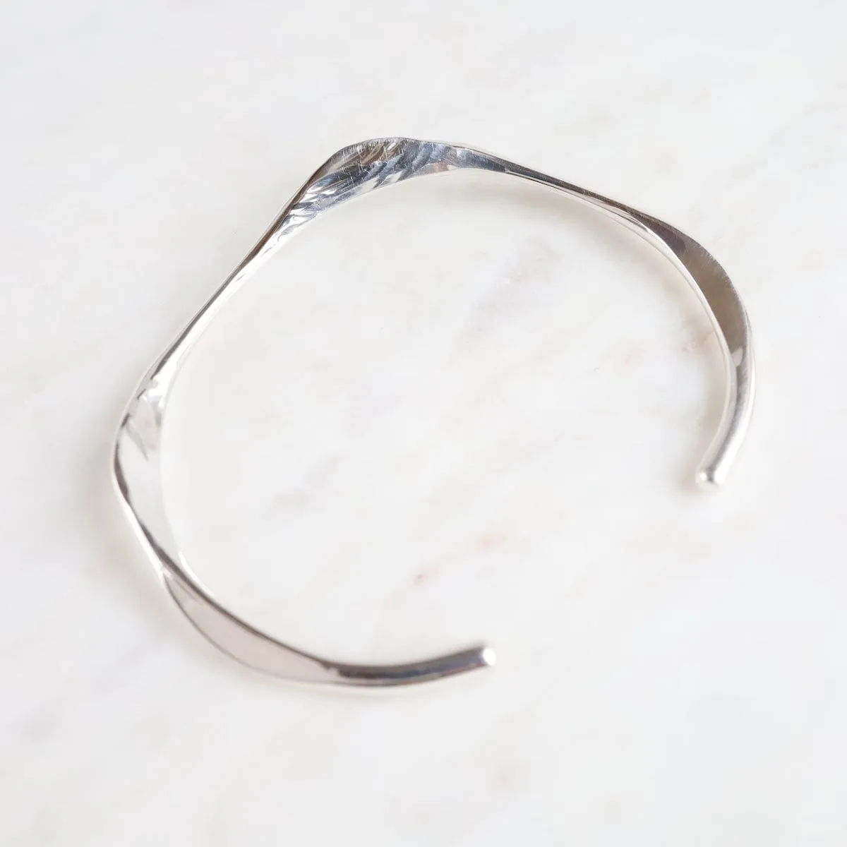 Curved Wave Cuff