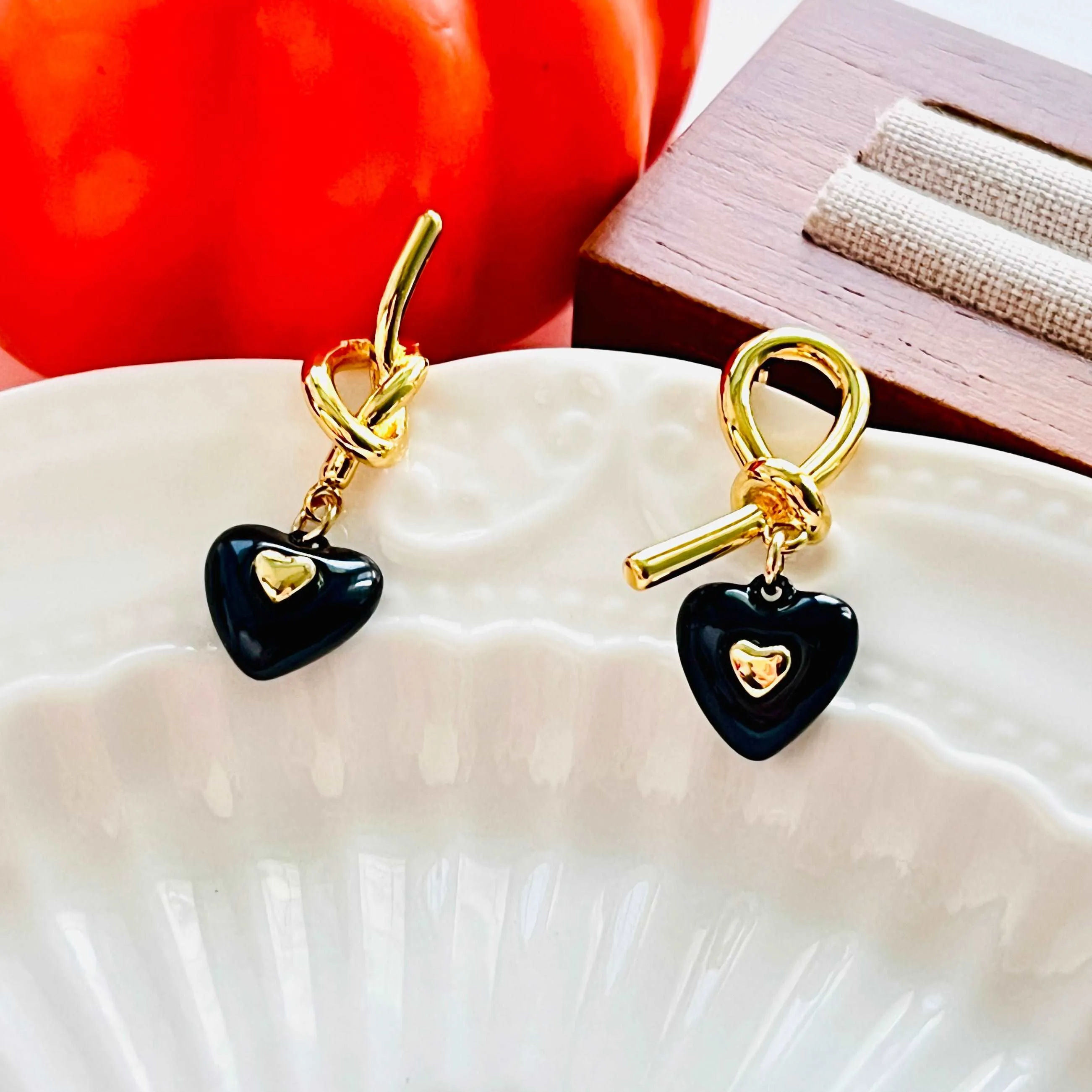 Elegant Black Heart Earrings