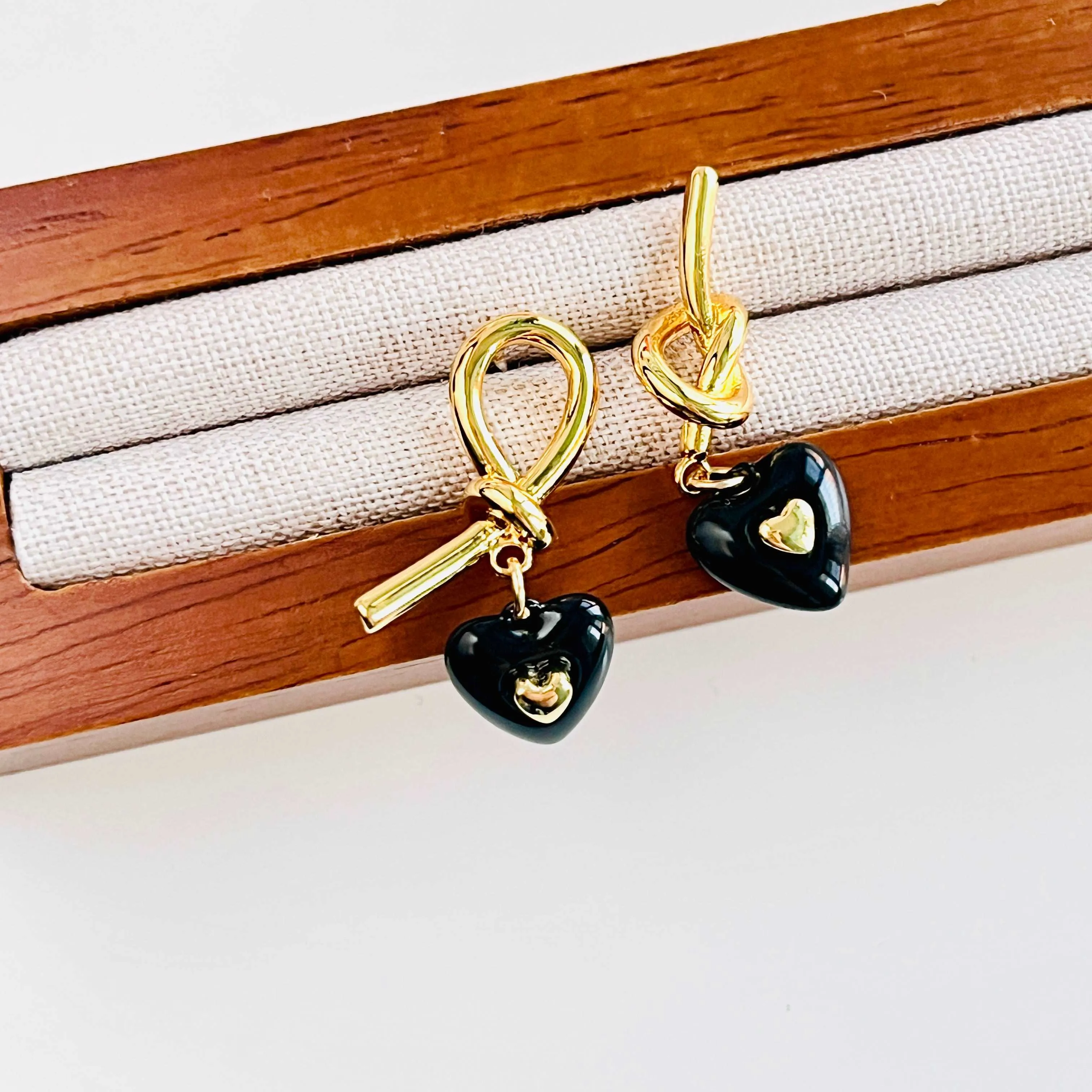 Elegant Black Heart Earrings