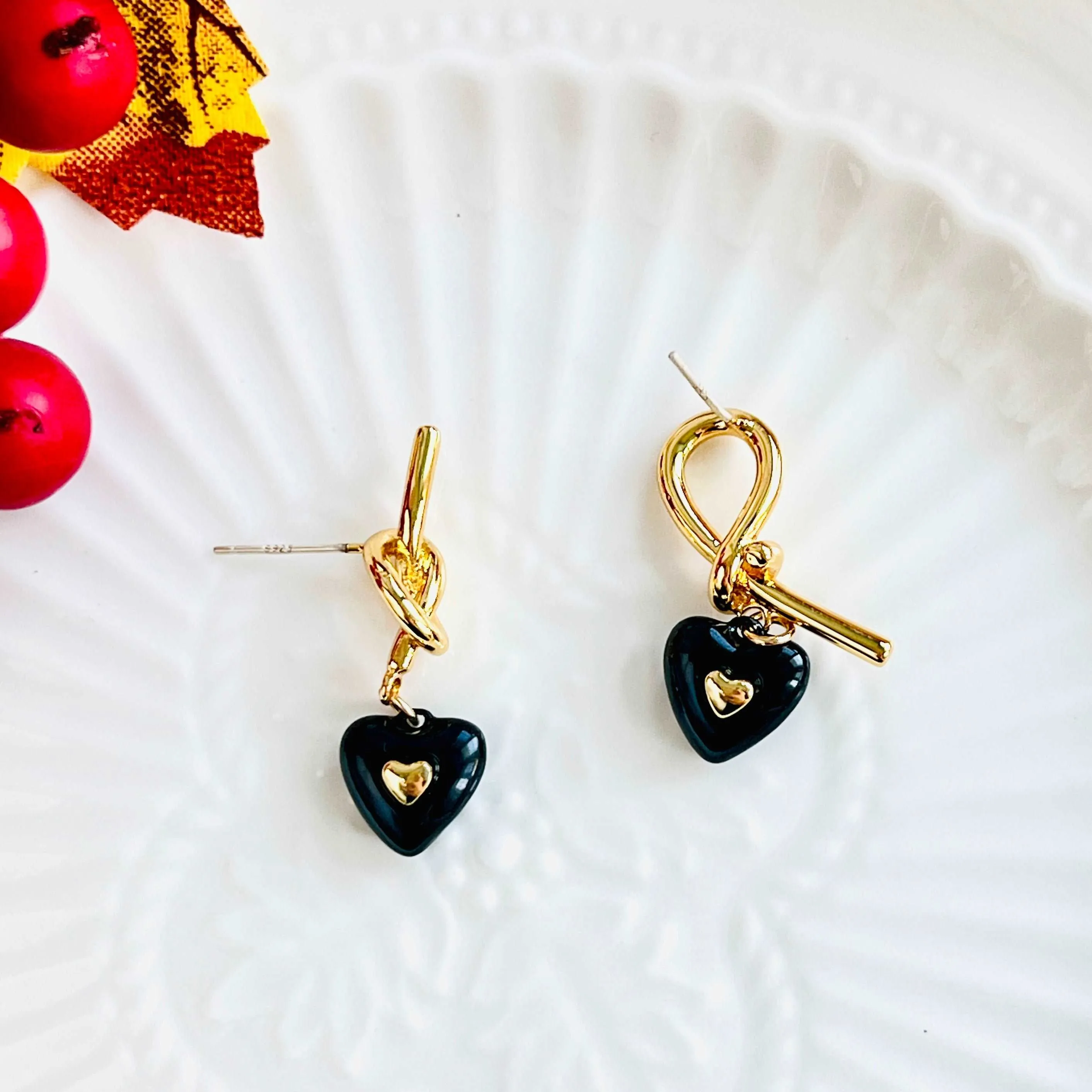 Elegant Black Heart Earrings