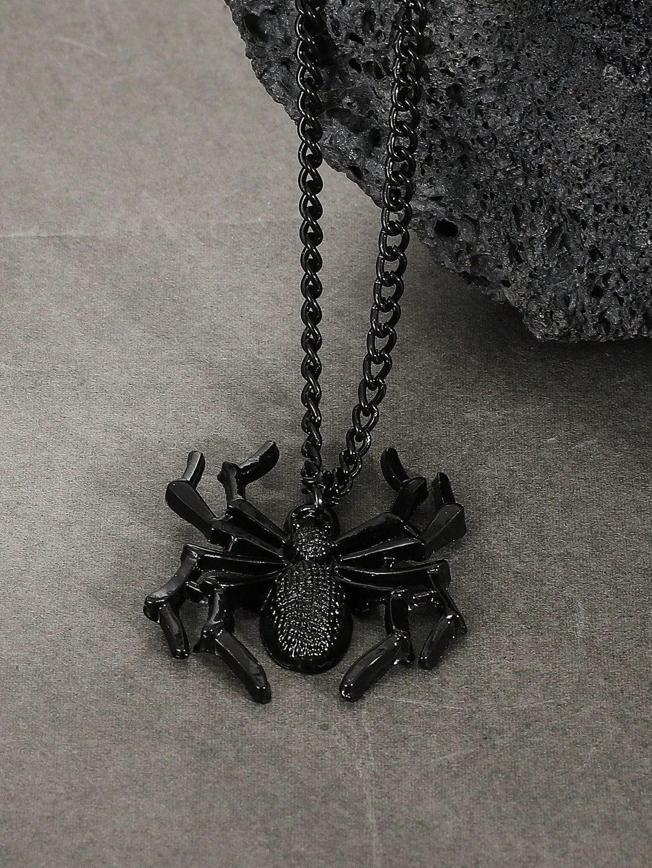 Spider Pendant Necklace Creative Necklace for Women Fashion Jewelry