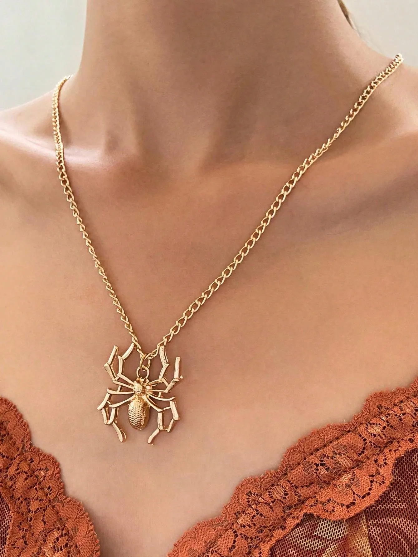 Spider Pendant Necklace Creative Necklace for Women Fashion Jewelry