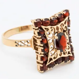 Vintage Boho-chic 14K Gold Garnet Cocktail Ring - Size 10