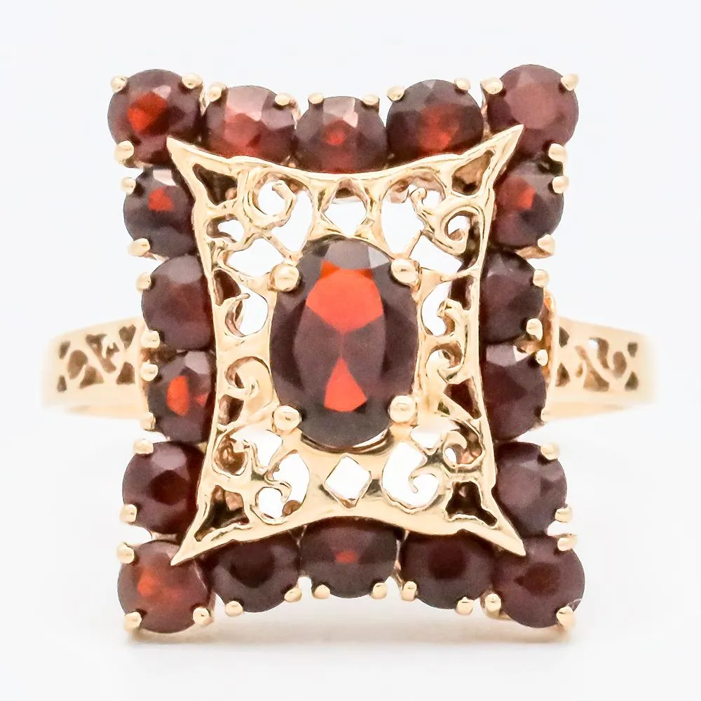 Vintage Boho-chic 14K Gold Garnet Cocktail Ring - Size 10